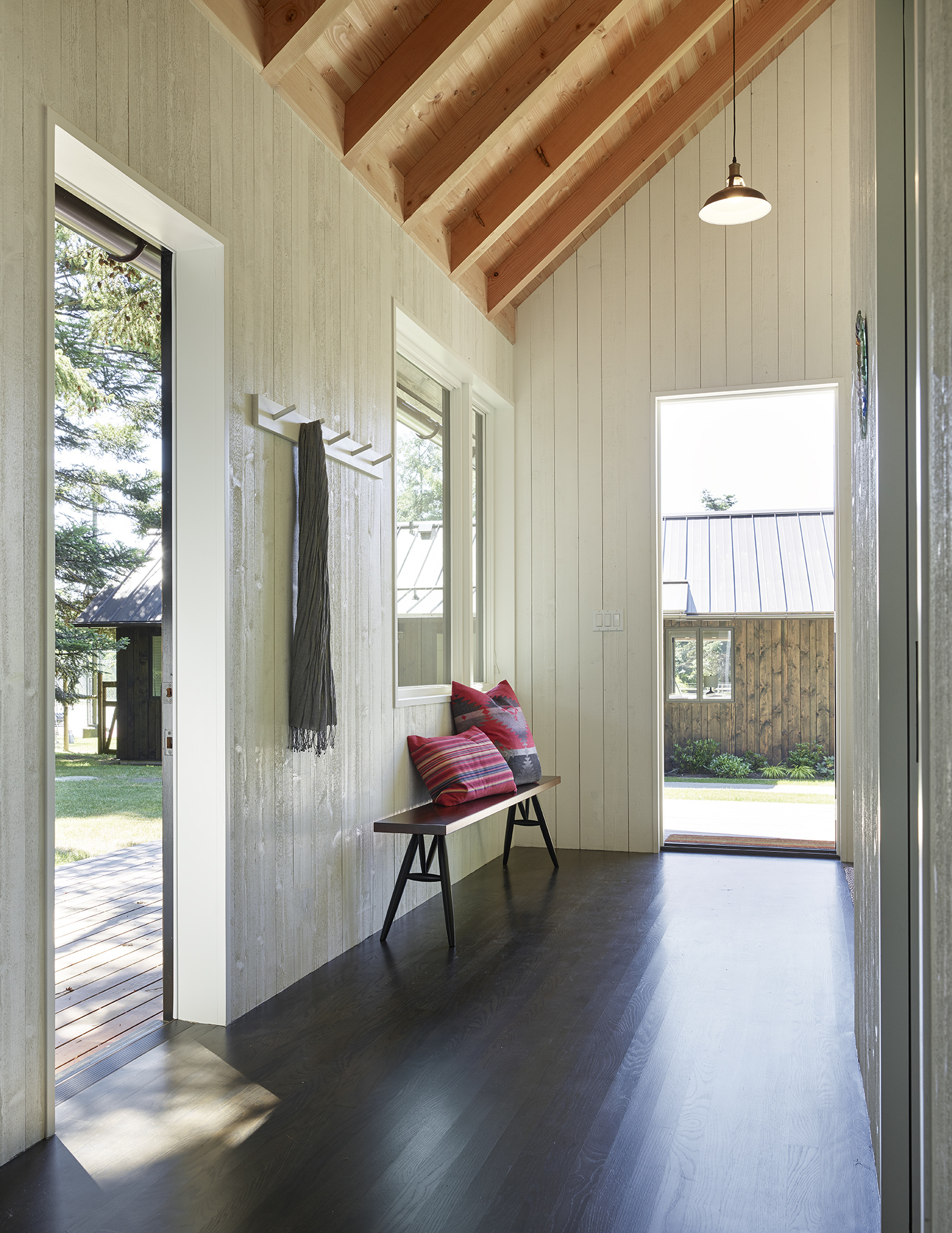 ISLAND CABINS BUNK HOUSE ENTRY HALL