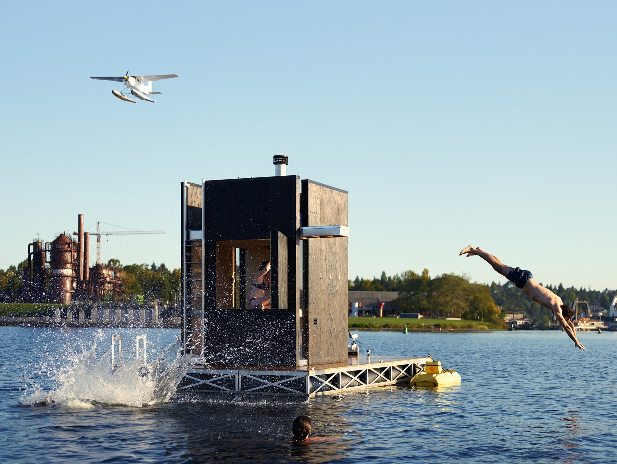 FLOATING SAUNA DIVE