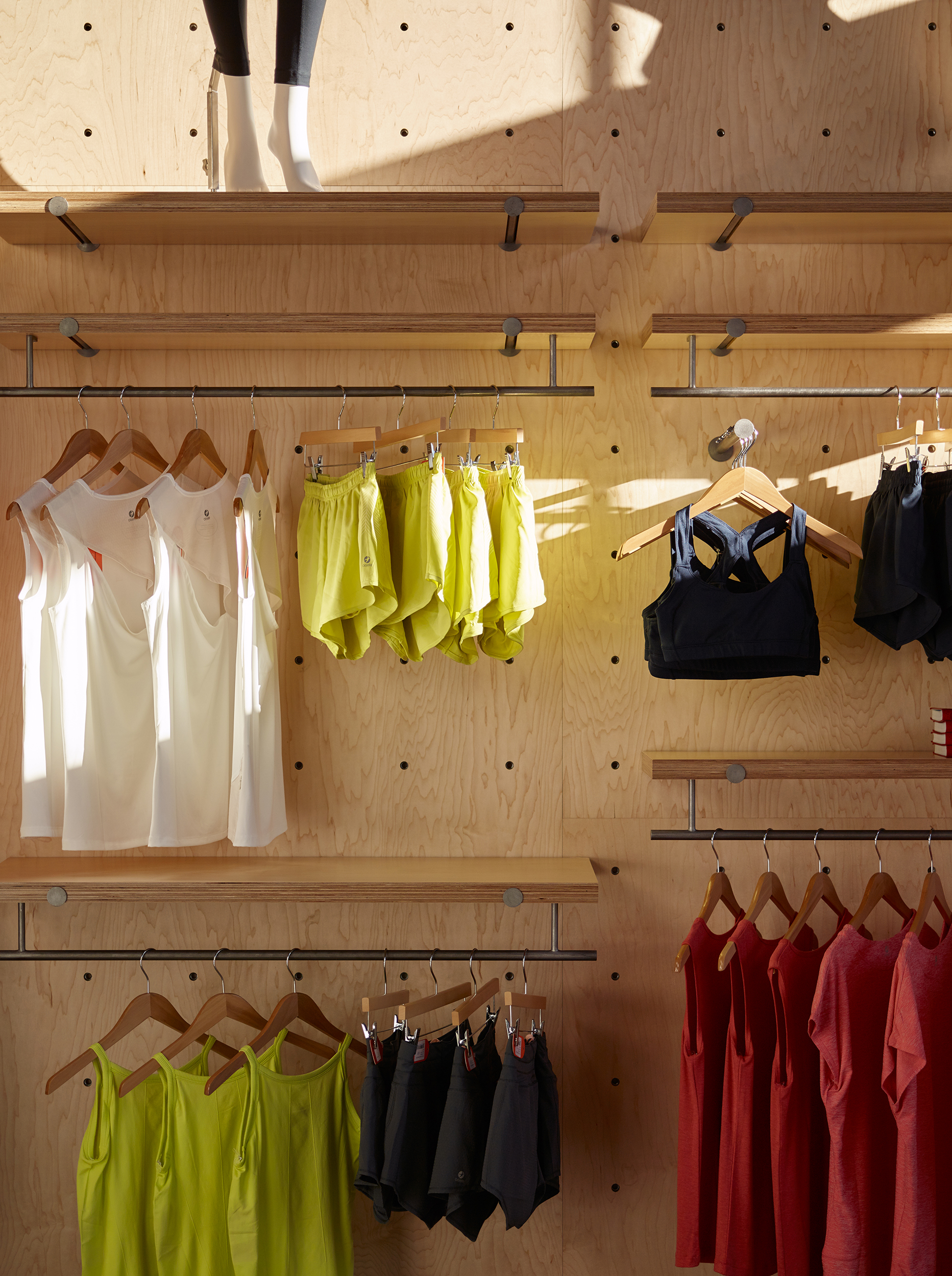 OISELLE PINKO WALL DETAIL